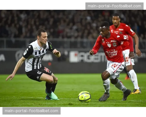 昂热绝杀球因越位毫米级被吹，1-1憾平朗斯